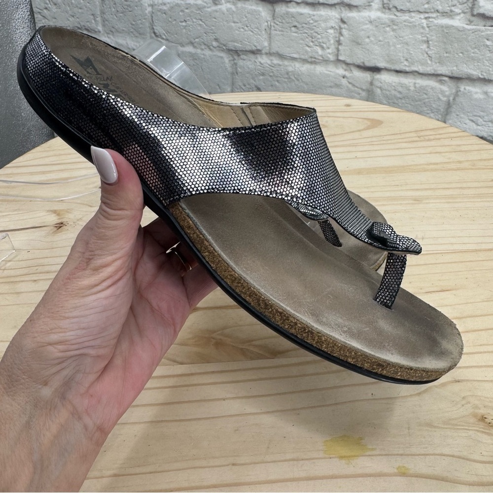 Mephisto Agacia T-Strap Flip-Flop Sandal Pewter Silver Metallic Leather EU 41